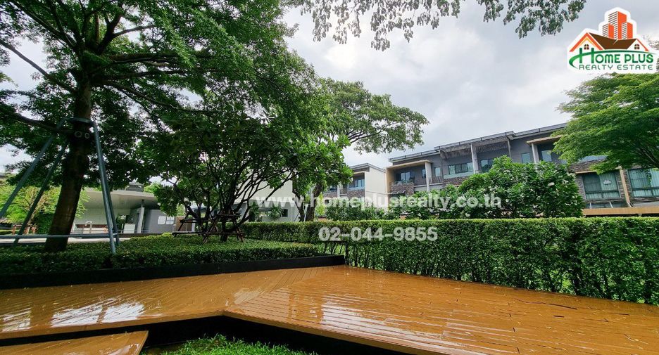 For sale 3 bedrooms townhouse in Lat Phrao, Bangkok