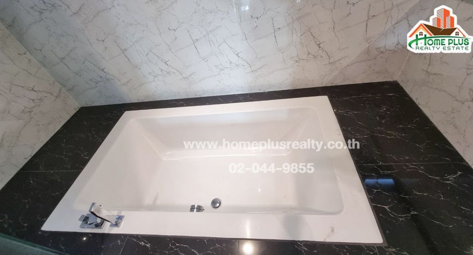 For sale 3 bedrooms townhouse in Lat Phrao, Bangkok