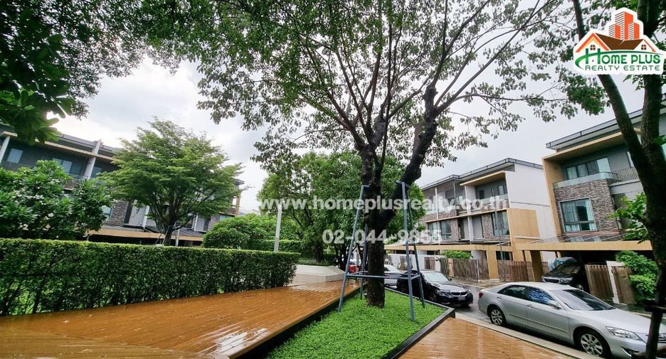 For sale 3 bedrooms townhouse in Lat Phrao, Bangkok