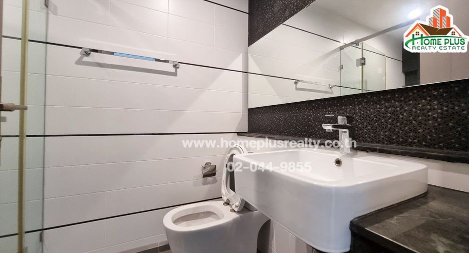 For sale 3 bedrooms townhouse in Lat Phrao, Bangkok