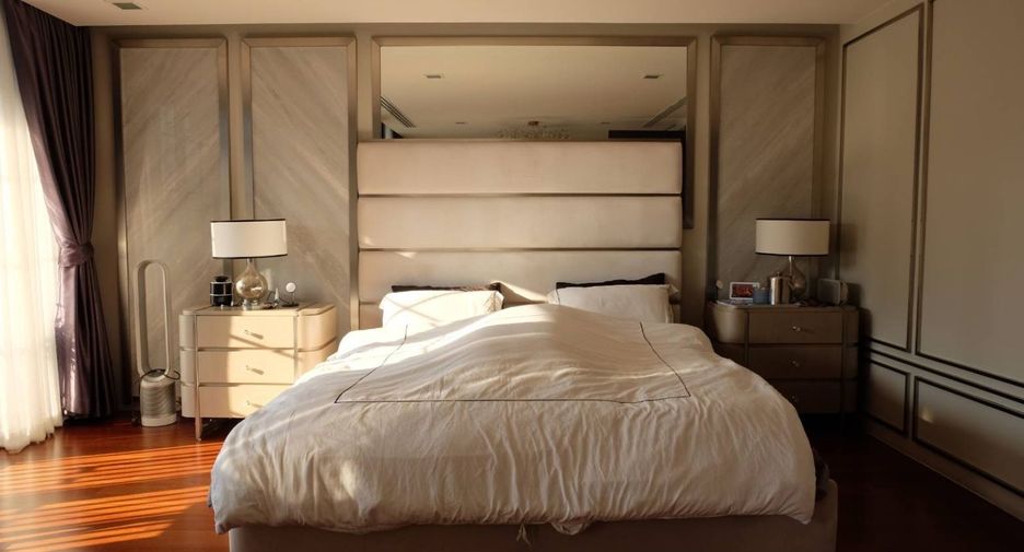 Haus zur Miete mit 4 Zimmer in Watthana, Bangkok