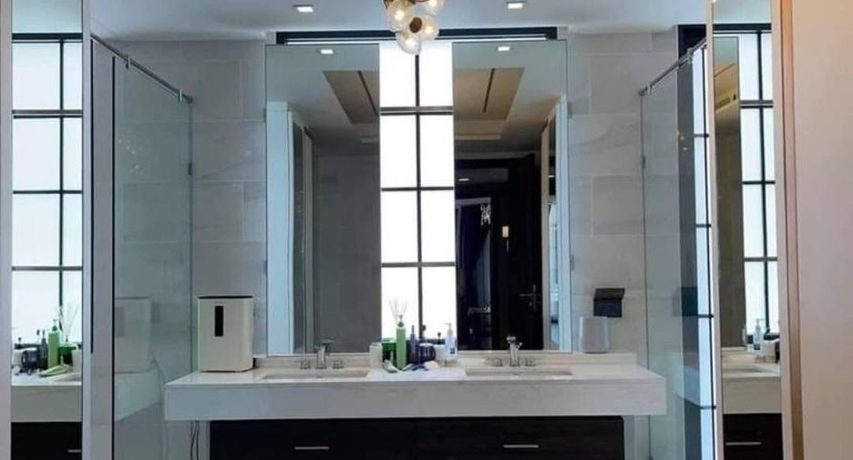 Haus zur Miete mit 4 Zimmer in Watthana, Bangkok