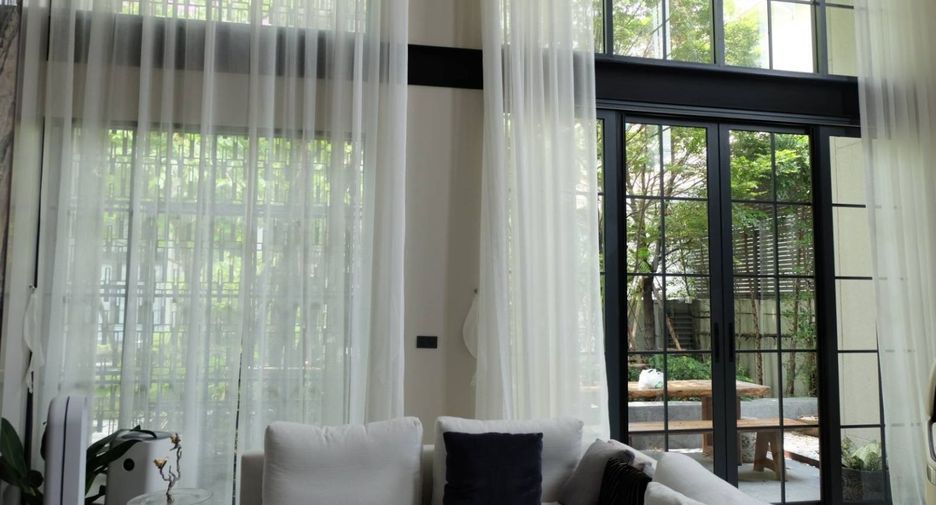 Haus zur Miete mit 4 Zimmer in Watthana, Bangkok