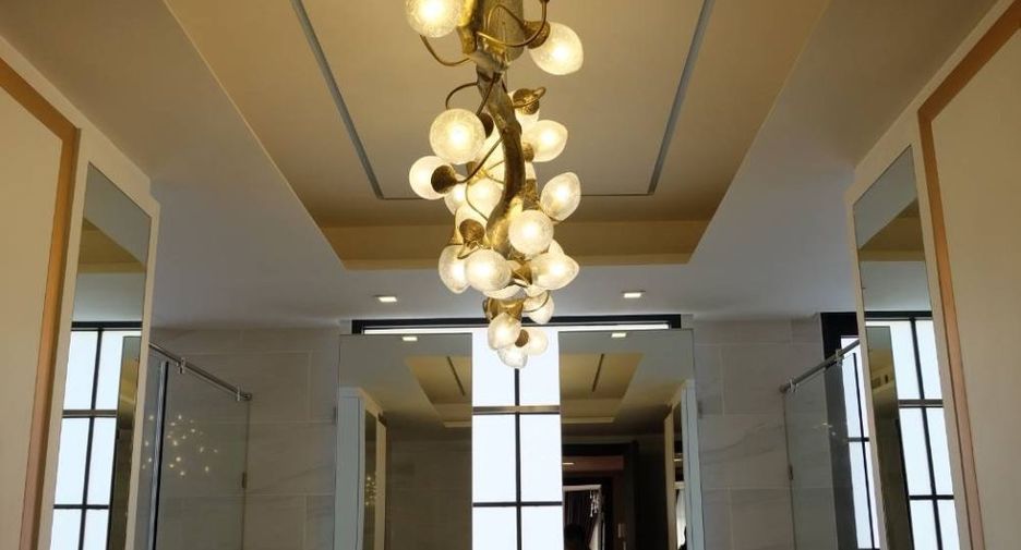Haus zur Miete mit 4 Zimmer in Watthana, Bangkok