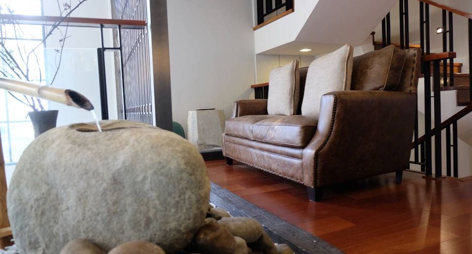 Haus zur Miete mit 4 Zimmer in Watthana, Bangkok
