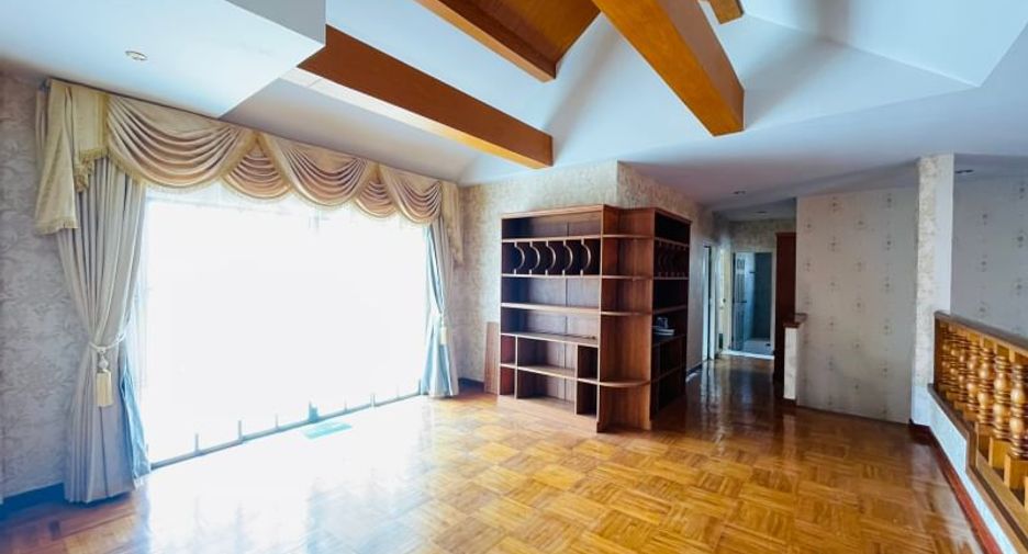 For rent and for sale 4 bedrooms house in Bang Lamung, Chonburi