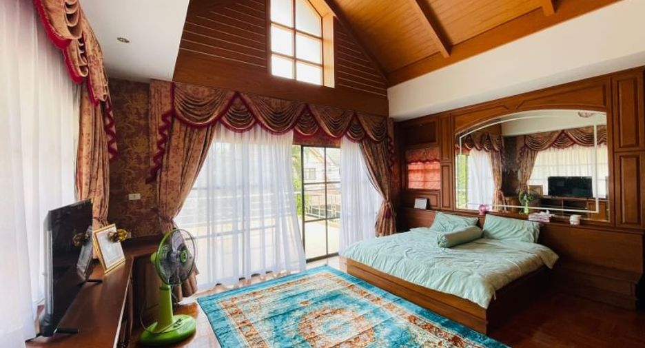 For rent and for sale 4 bedrooms house in Bang Lamung, Chonburi