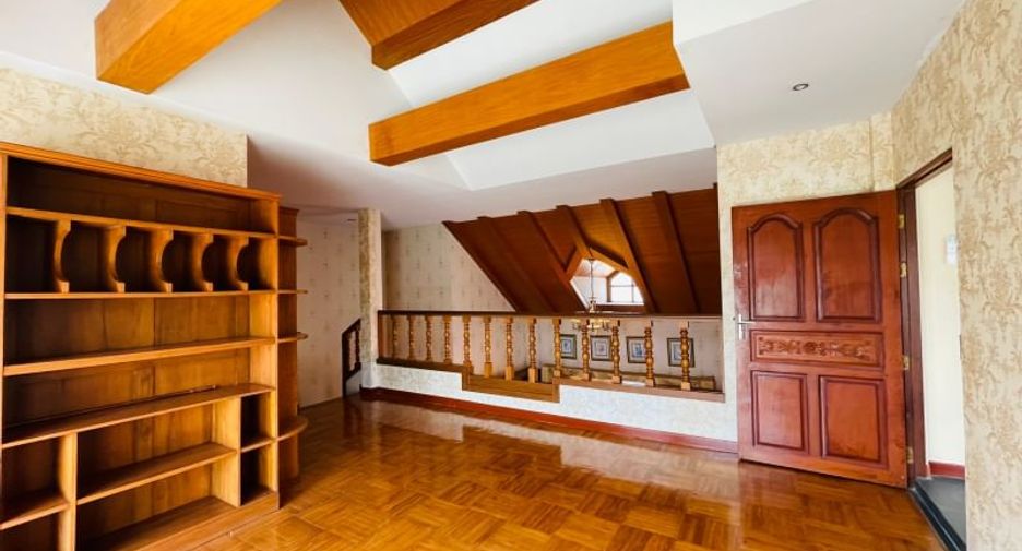 For rent and for sale 4 bedrooms house in Bang Lamung, Chonburi