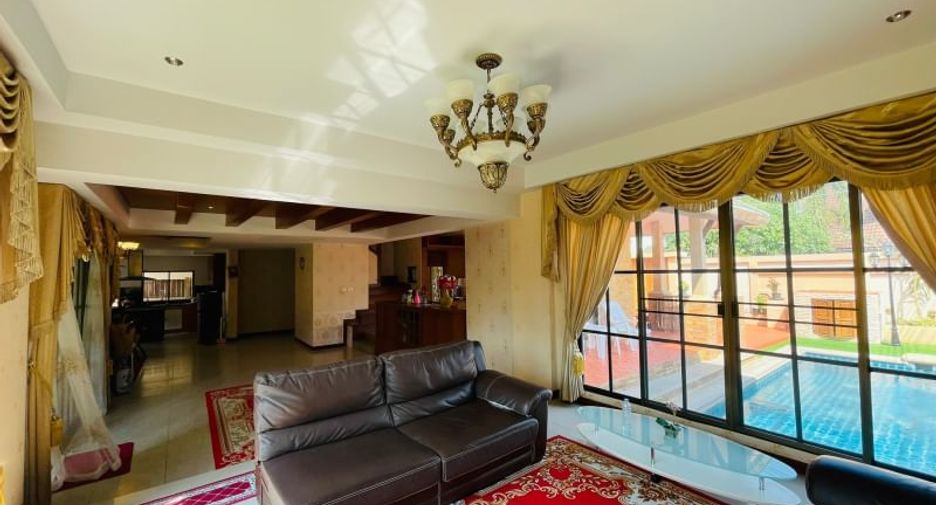 For rent and for sale 4 bedrooms house in Bang Lamung, Chonburi