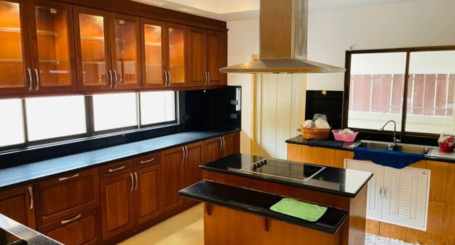For rent and for sale 4 bedrooms house in Bang Lamung, Chonburi