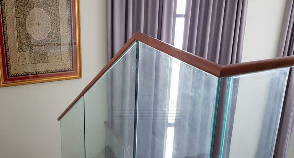 For rent 3 bedrooms condo in Khlong Toei, Bangkok