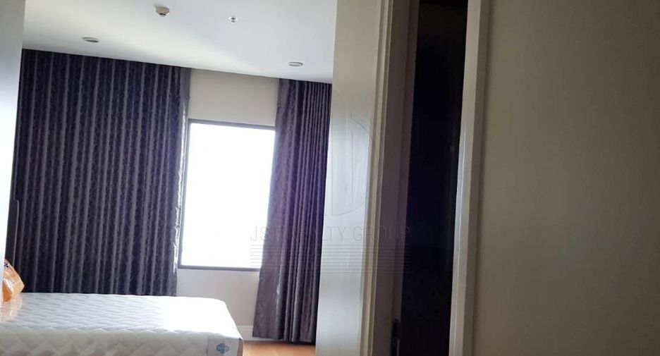 For rent 3 bedrooms condo in Khlong Toei, Bangkok