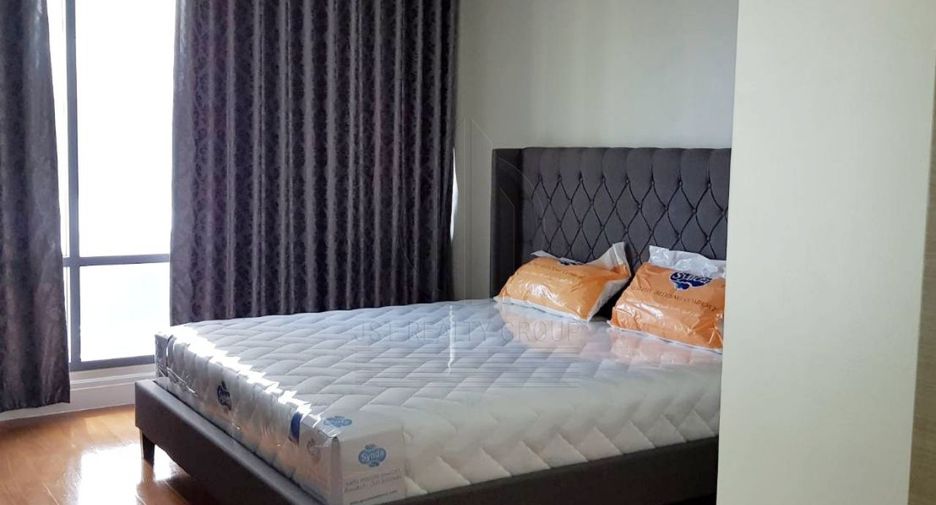 For rent 3 bedrooms condo in Khlong Toei, Bangkok