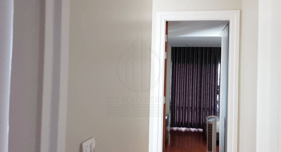 For rent 3 bedrooms condo in Khlong Toei, Bangkok