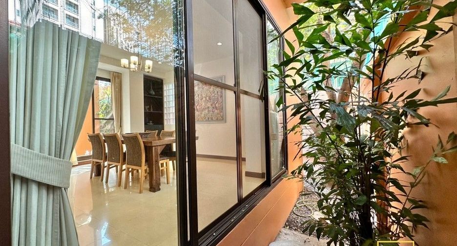 For rent 3 bed house in Watthana, Bangkok
