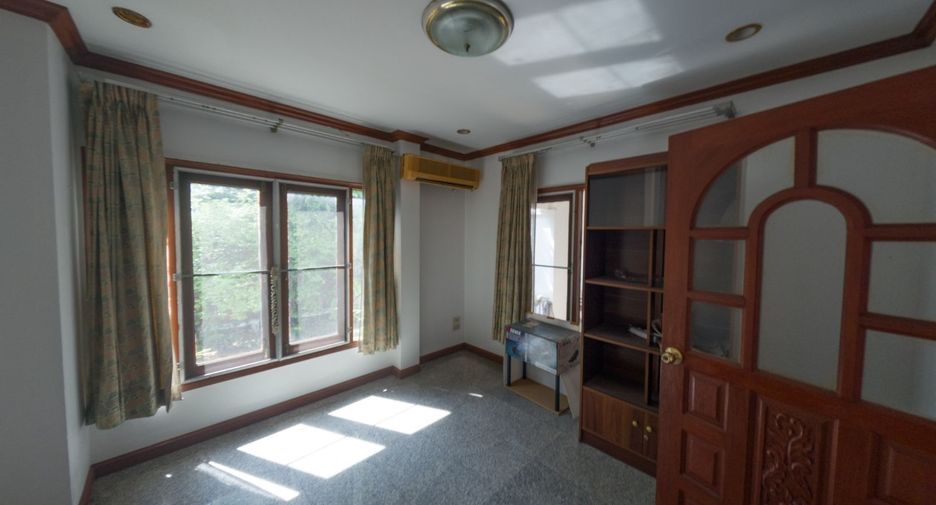 Haus zum Kauf mit 4 Zimmer in Si Racha, Chonburi