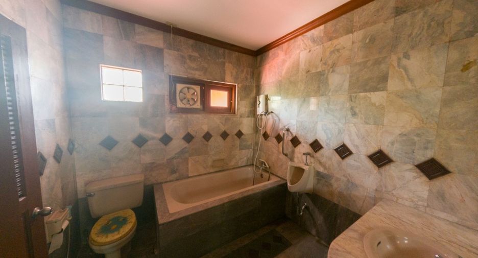 Haus zum Kauf mit 4 Zimmer in Si Racha, Chonburi