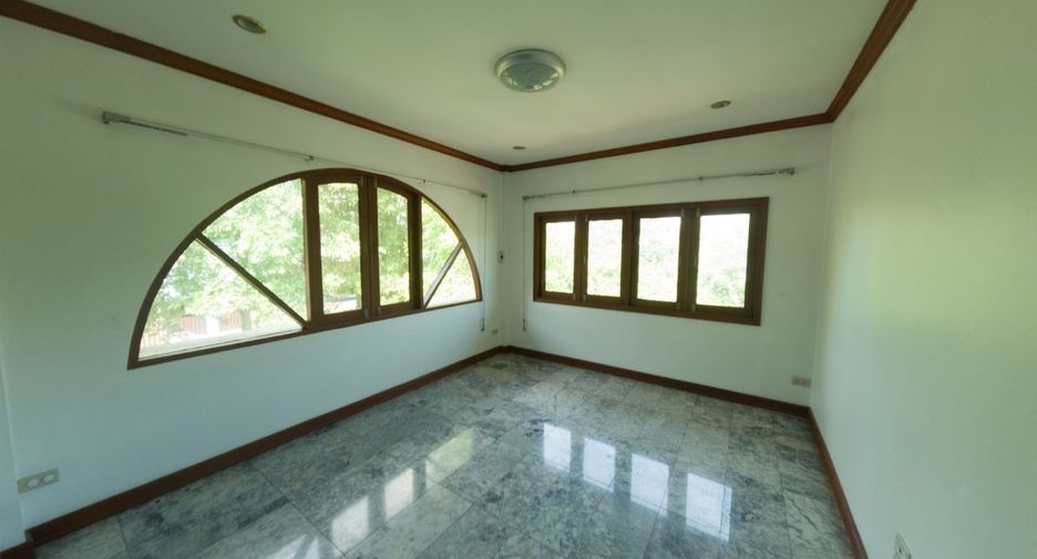 Haus zum Kauf mit 4 Zimmer in Si Racha, Chonburi