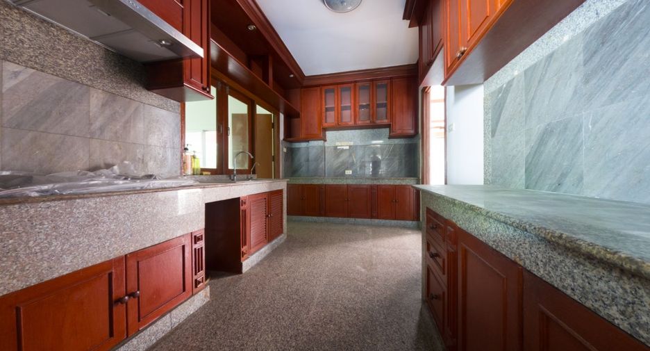 Haus zum Kauf mit 4 Zimmer in Si Racha, Chonburi
