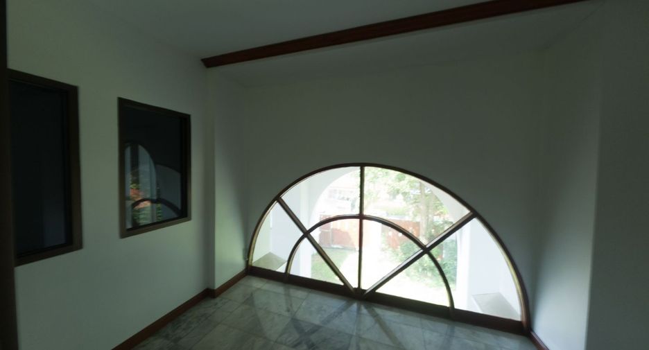 Haus zum Kauf mit 4 Zimmer in Si Racha, Chonburi