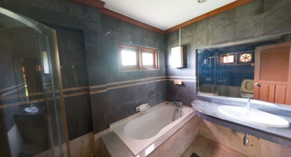 Haus zum Kauf mit 4 Zimmer in Si Racha, Chonburi