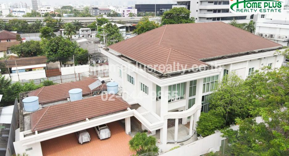 For sale 4 Beds house in Wang Thonglang, Bangkok