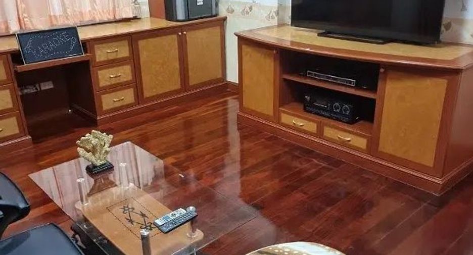 For sale 5 Beds house in Prawet, Bangkok