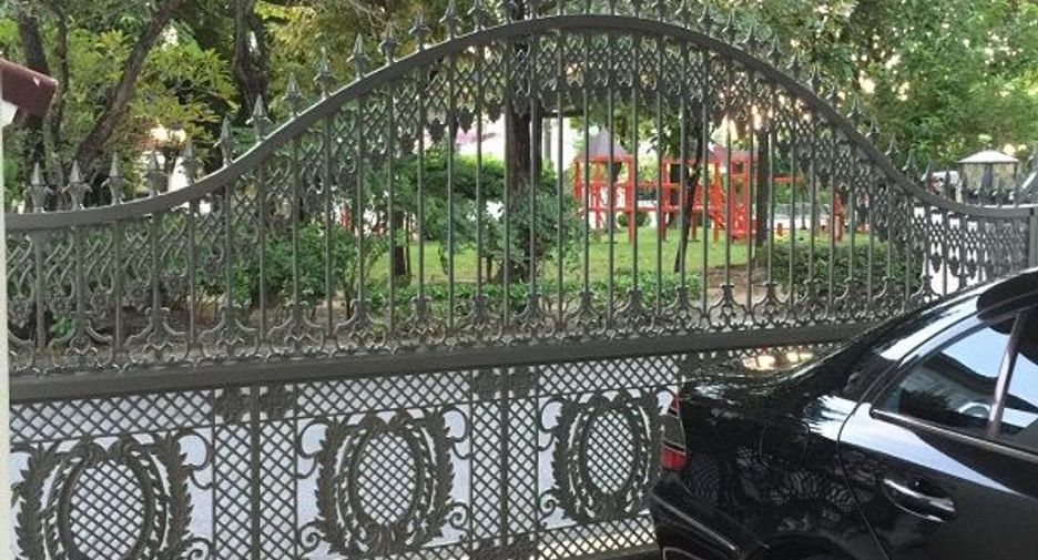 For sale 5 Beds house in Prawet, Bangkok