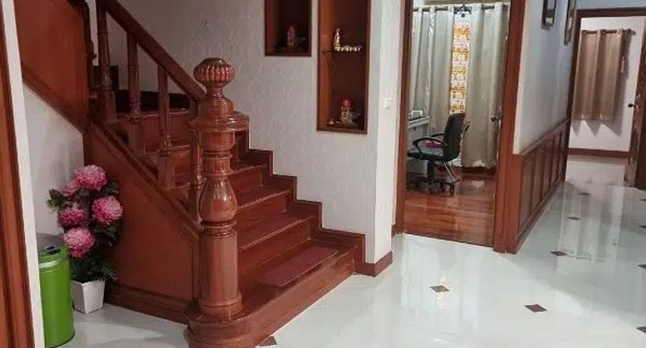 For sale 5 Beds house in Prawet, Bangkok