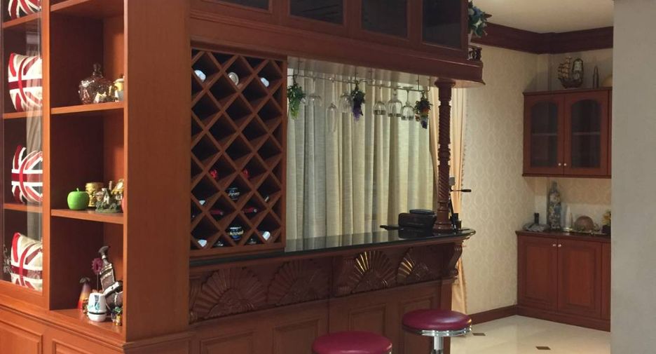 For sale 5 Beds house in Prawet, Bangkok