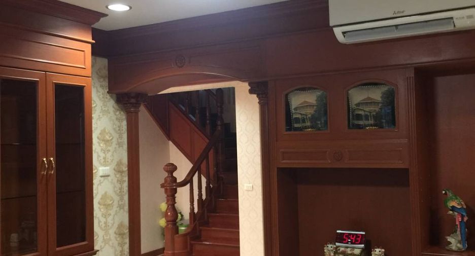 For sale 5 Beds house in Prawet, Bangkok