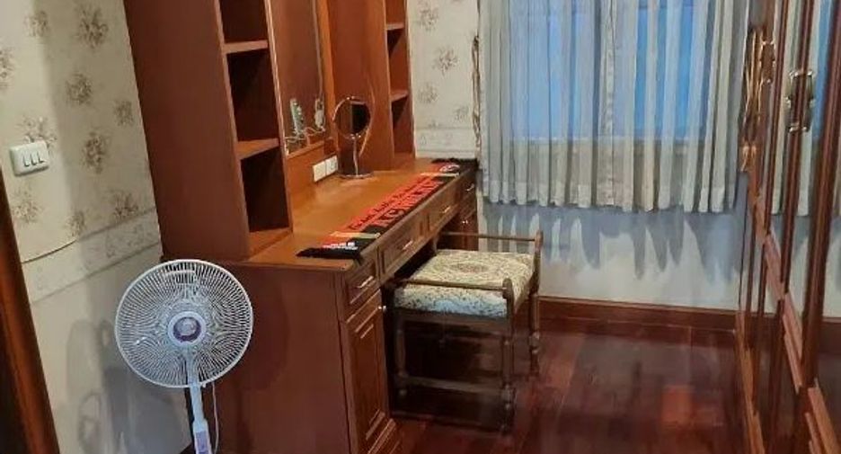 For sale 5 Beds house in Prawet, Bangkok
