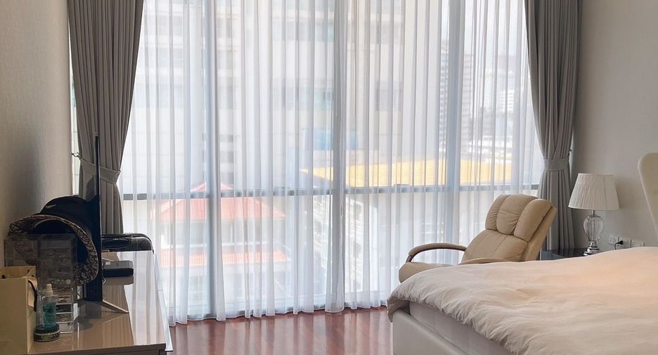 For sale 2 bedrooms condo in Khlong Toei, Bangkok