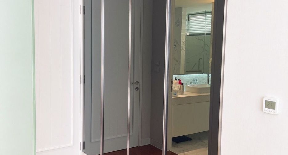 For sale 2 bedrooms condo in Khlong Toei, Bangkok