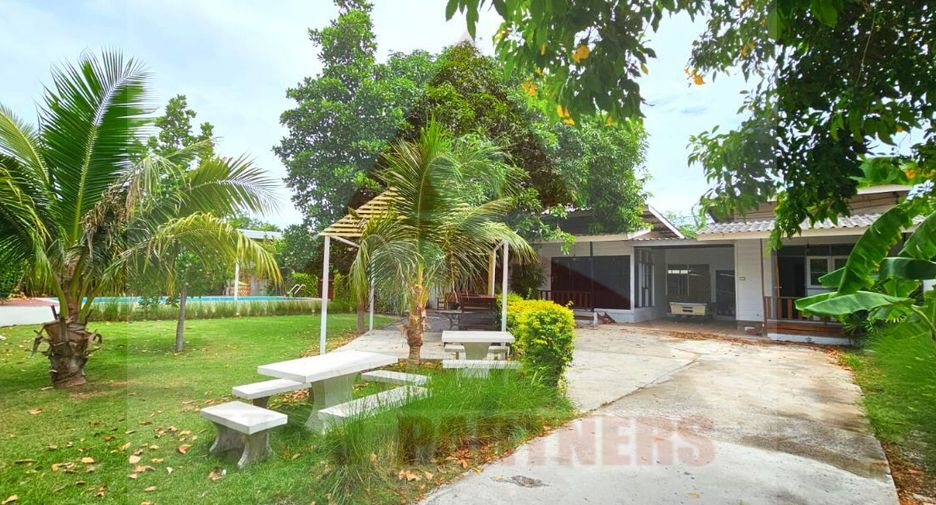 For sale 8 bed villa in Hua Hin, Prachuap Khiri Khan