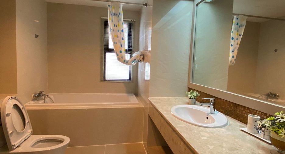 Condo en alquiler de 3 habitaciones en Watthana, Bangkok