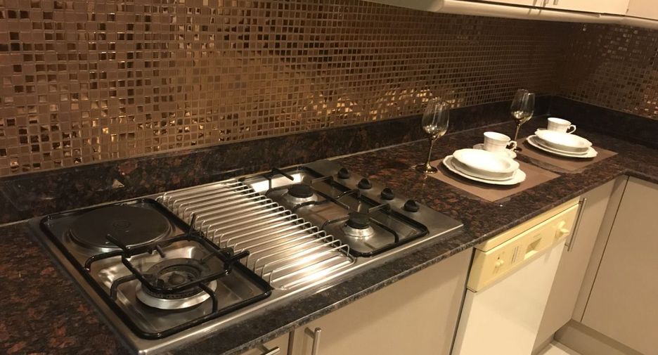 Condo en alquiler de 3 habitaciones en Watthana, Bangkok