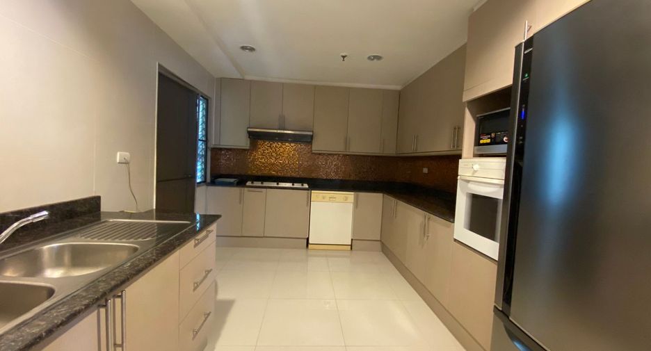 Condo en alquiler de 3 habitaciones en Watthana, Bangkok