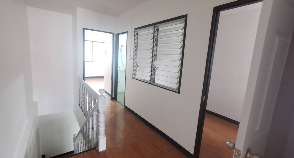 For sale 3 bedrooms townhouse in Bueng Kum, Bangkok