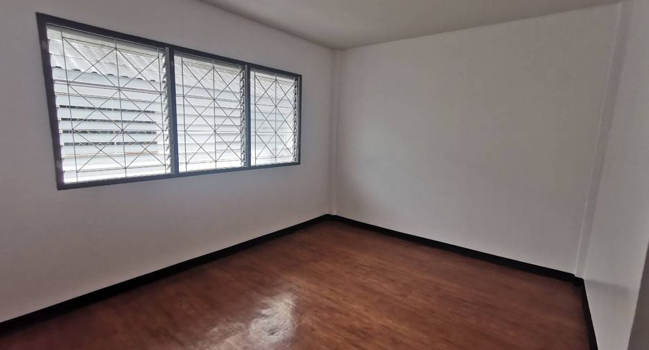 For sale 3 bedrooms townhouse in Bueng Kum, Bangkok