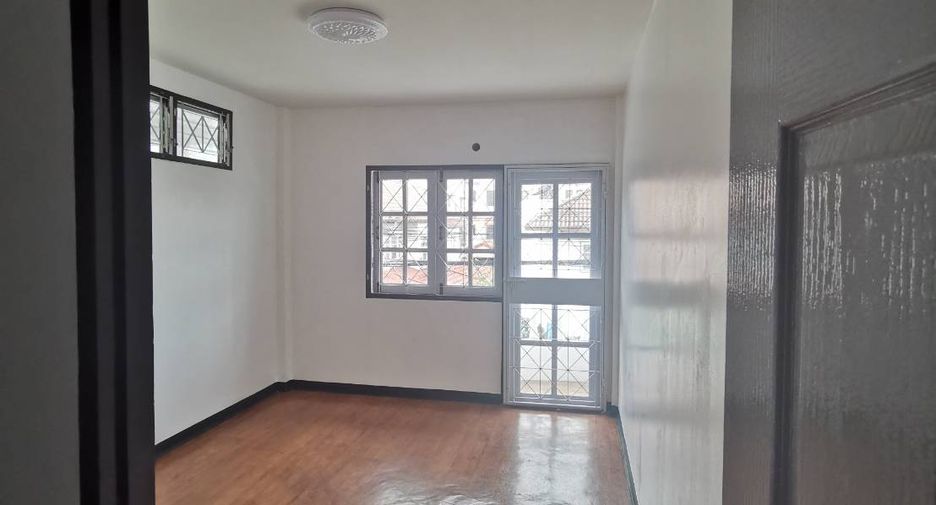 For sale 3 bedrooms townhouse in Bueng Kum, Bangkok