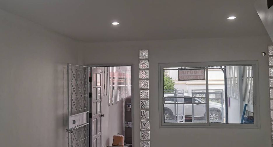 For sale 3 bedrooms townhouse in Bueng Kum, Bangkok