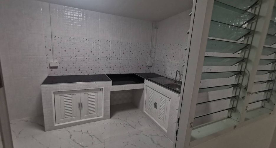 For sale 3 bedrooms townhouse in Bueng Kum, Bangkok