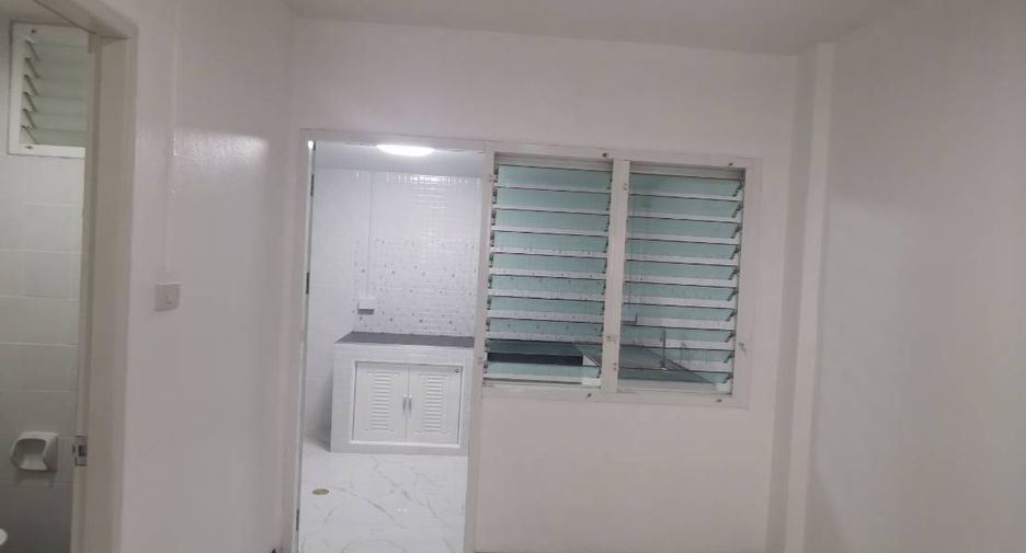 For sale 3 bedrooms townhouse in Bueng Kum, Bangkok