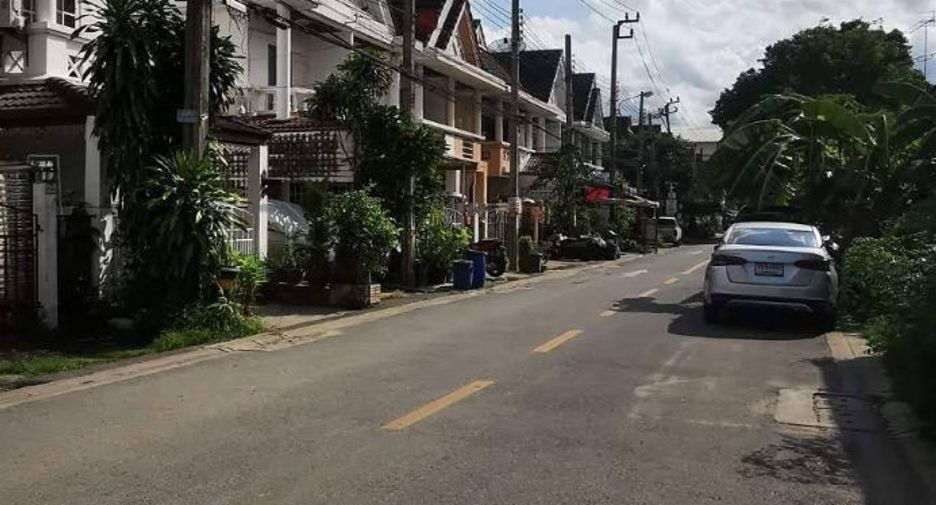 For sale 3 bedrooms townhouse in Bueng Kum, Bangkok