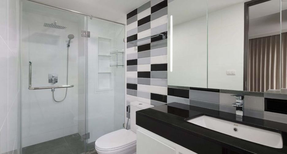 For rent 3 bedrooms condo in Khlong Toei, Bangkok