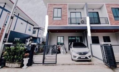 Casa adosada en venta de 2 habitaciones en Nong Khae, Saraburi