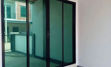 Casa adosada en venta de 2 habitaciones en Nong Khae, Saraburi