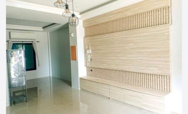 Casa adosada en venta de 2 habitaciones en Nong Khae, Saraburi