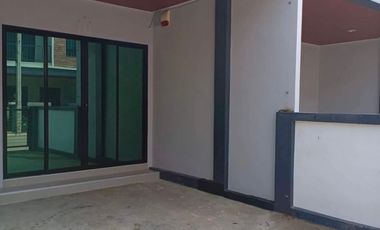 Casa adosada en venta de 2 habitaciones en Nong Khae, Saraburi